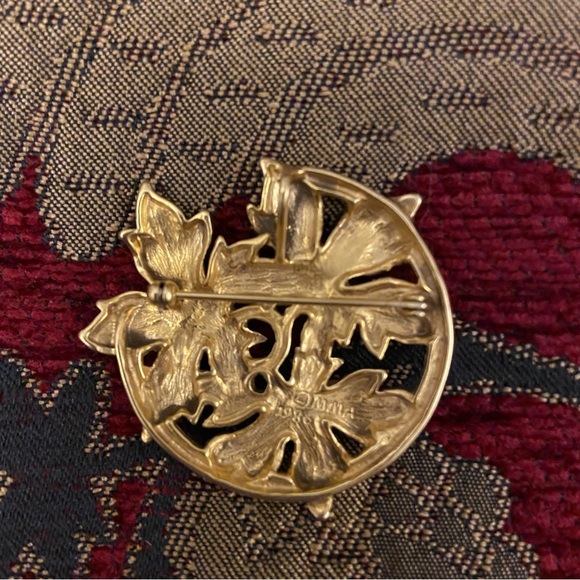 Vintage Metropolitan Museum of Art 1986 Three Leaf Brooch Gold Tone - Picture 4 of 4